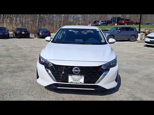 Aspen White Tricoat 2025 Nissan Sentra SV
