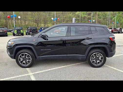 Diamond Black Crystal Pearlcoat 2025 Jeep Compass Trailhawk