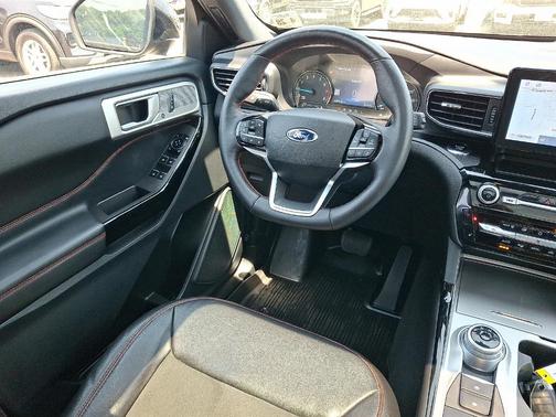 AGATE BLACK METALLIC 2023 Ford Explorer ST-Line