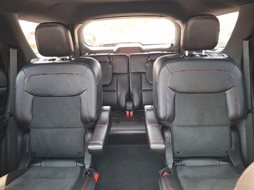 AGATE BLACK METALLIC 2023 Ford Explorer ST-Line