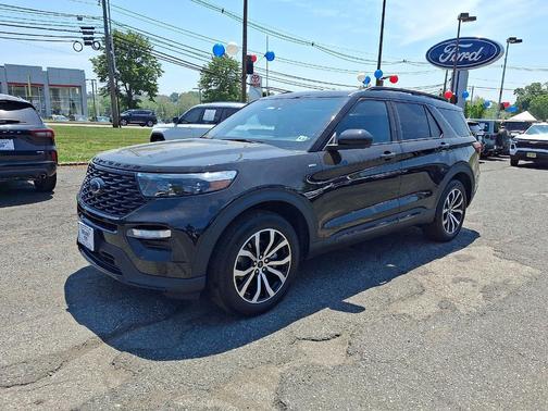 AGATE BLACK METALLIC 2023 Ford Explorer ST-Line