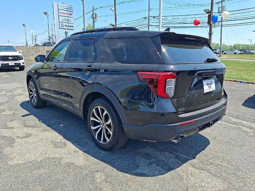 AGATE BLACK METALLIC 2023 Ford Explorer ST-Line