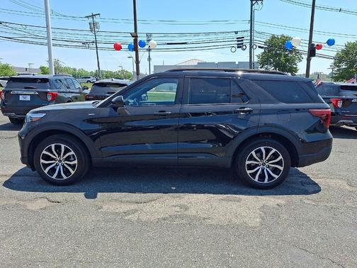 AGATE BLACK METALLIC 2023 Ford Explorer ST-Line