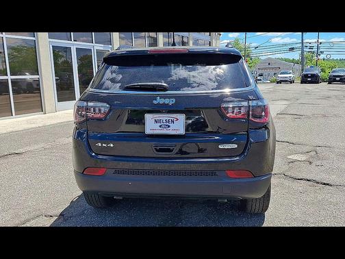 Diamond Black Crystal Pearlcoat 2023 Jeep Compass Latitude