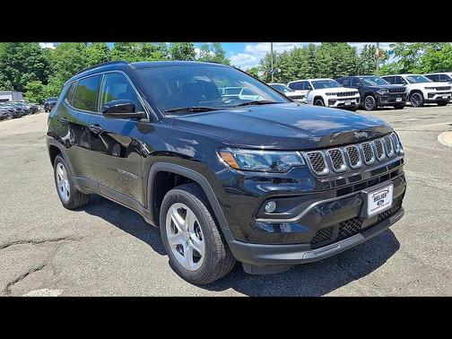 Diamond Black Crystal Pearlcoat 2023 Jeep Compass Latitude