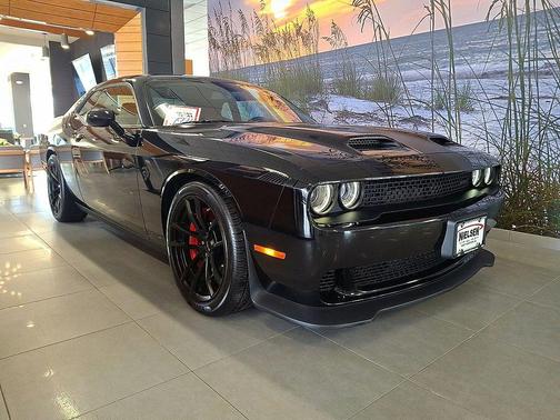 Pitch Black Clearcoat 2023 Dodge Challenger SRT Hellcat