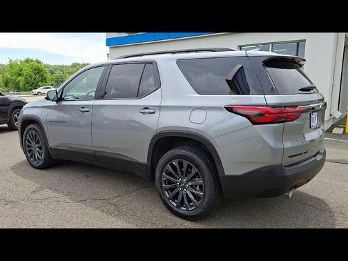 Sterling Gray Metallic 2023 Chevrolet Traverse RS