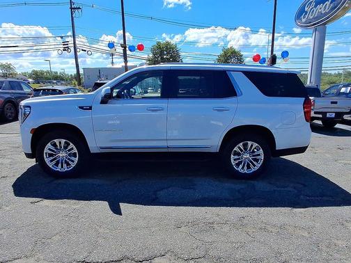 White Frost Tricoat 2021 GMC Yukon SLT