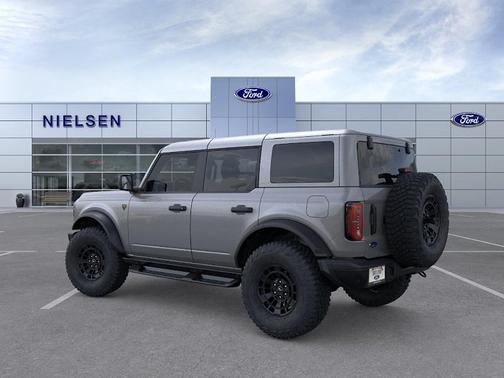 CARBONIZED GRAY METALLIC 2026 Ford Bronco Badlands