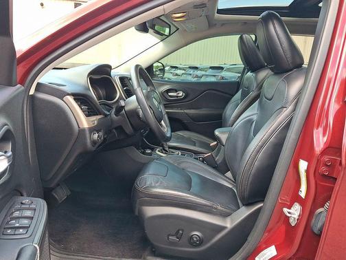 Deep Cherry Red Crystal Pearlcoat 2016 Jeep Cherokee Limited