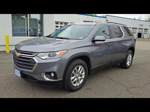 Satin Steel Metallic 2019 Chevrolet Traverse LT Cloth