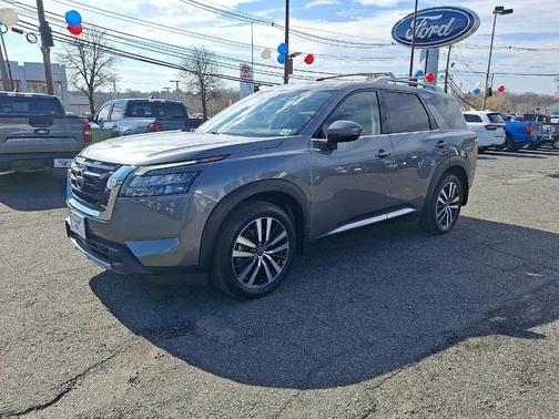Gun Metallic 2025 Nissan Pathfinder Platinum 4WD