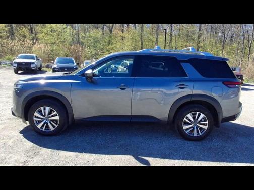 Gun Metallic 2024 Nissan Pathfinder SL 4WD
