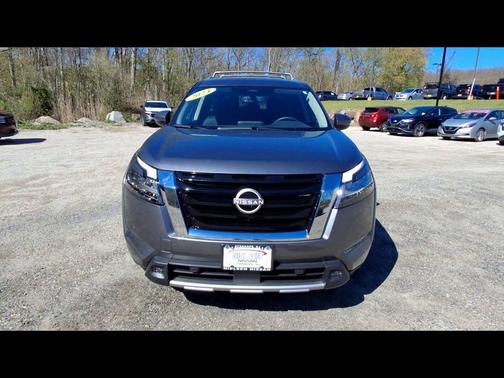 Gun Metallic 2024 Nissan Pathfinder SL 4WD