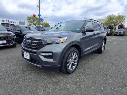 CARBONIZED GRAY METALLIC 2022 Ford Explorer XLT