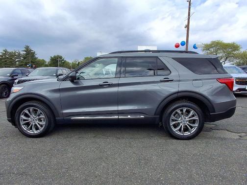 CARBONIZED GRAY METALLIC 2022 Ford Explorer XLT