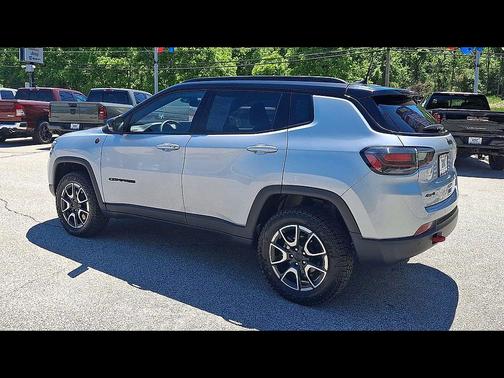 Silver Zynith Metallic Clearcoat 2024 Jeep Compass Trailhawk