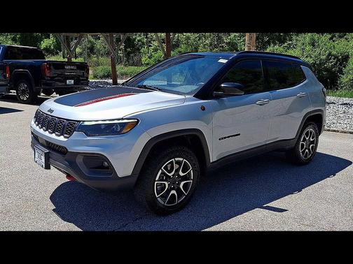 Silver Zynith Metallic Clearcoat 2024 Jeep Compass Trailhawk