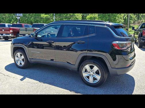 Diamond Black Crystal Pearlcoat 2022 Jeep Compass Latitude