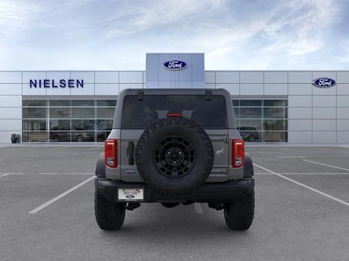 CARBONIZED GRAY METALLIC 2026 Ford Bronco Big Bend