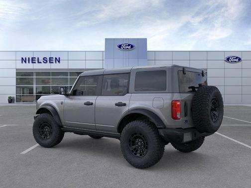 CARBONIZED GRAY METALLIC 2026 Ford Bronco Big Bend