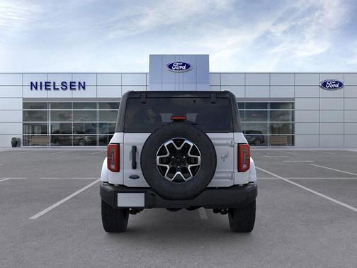 Oxford White 2026 Ford Bronco Outer Banks