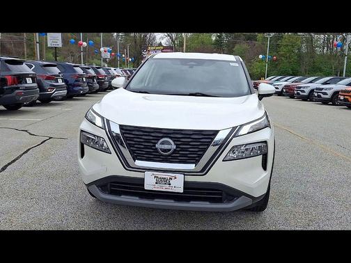 Pearl White Tricoat 2023 Nissan Rogue SV
