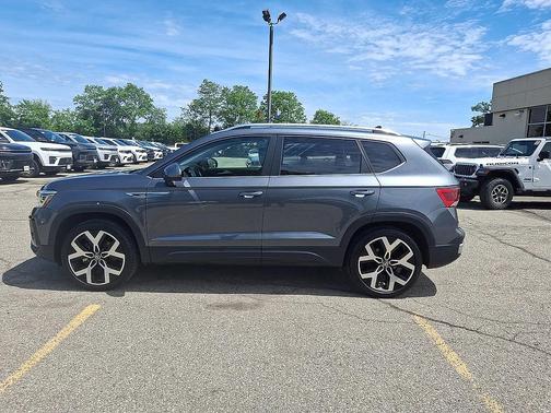 GRAY 2022 Volkswagen Taos 1.5T SEL