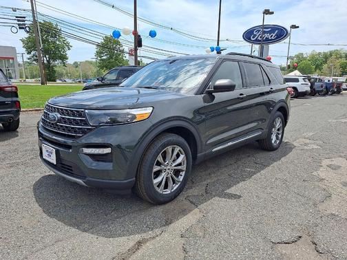 FORGED GREEN METALLIC 2023 Ford Explorer XLT