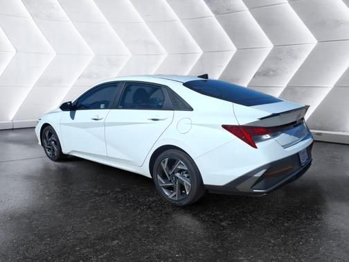 2025 Hyundai ELANTRA HEV SEL