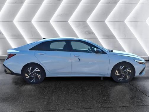 2025 Hyundai ELANTRA HEV SEL