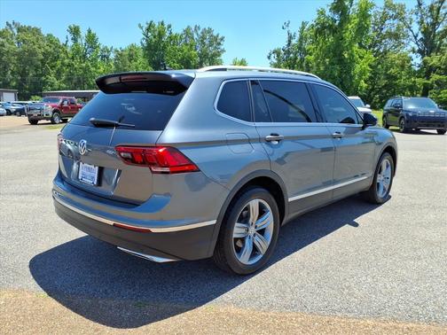 Platinum Gray Metallic 2021 Volkswagen Tiguan 2.0T SEL