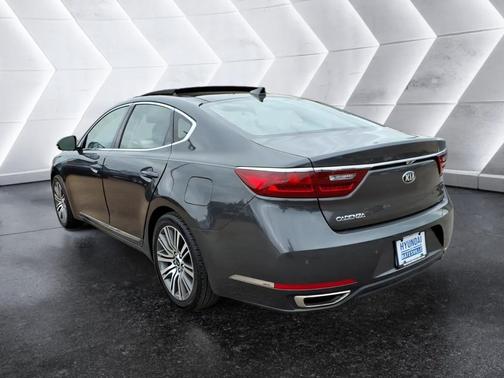 Platinum Graphite 2018 Kia Cadenza Technology