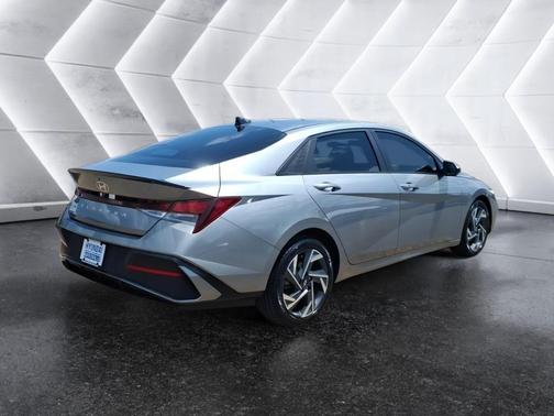 Metal 2025 Hyundai ELANTRA SEL Sport
