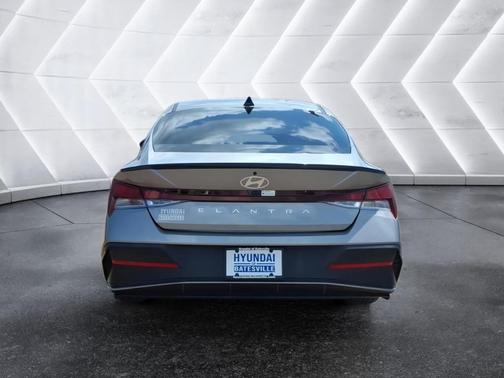 Metal 2025 Hyundai ELANTRA SEL Sport