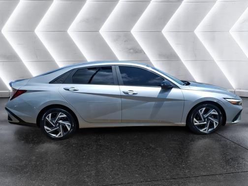 Metal 2025 Hyundai ELANTRA SEL Sport