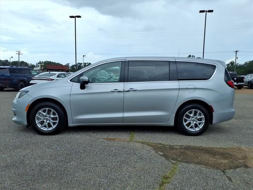 Silver Mist Clearcoat 2022 Chrysler Voyager LX
