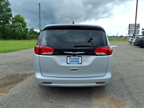 Silver Mist Clearcoat 2022 Chrysler Voyager LX