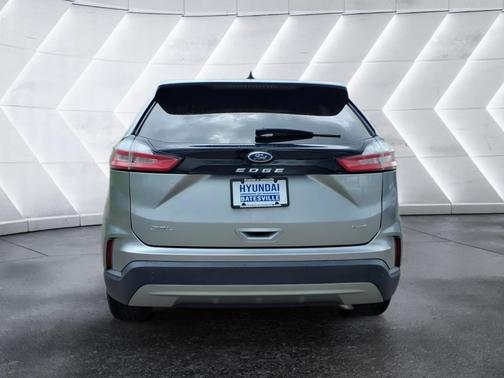 Iconic Silver Metallic 2022 Ford Edge SEL