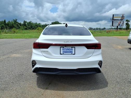 Snow White Pearl 2023 Kia Forte LXS