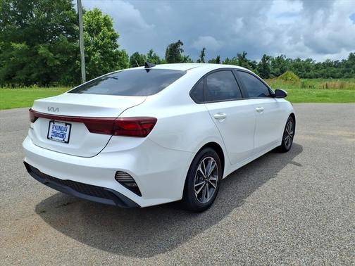 Snow White Pearl 2023 Kia Forte LXS
