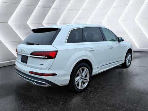 2022 Audi Q7 55 Premium Plus