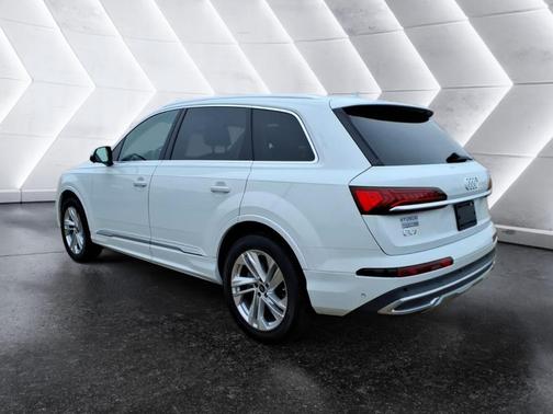 2022 Audi Q7 55 Premium Plus