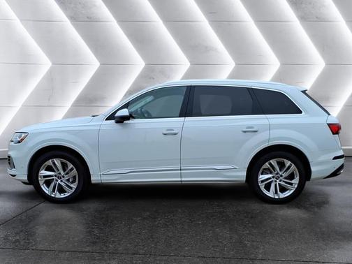 2022 Audi Q7 55 Premium Plus