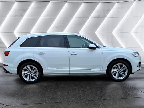2022 Audi Q7 55 Premium Plus