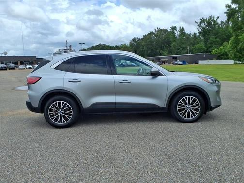 Iconic Silver Metallic 2022 Ford Escape PHEV SEL