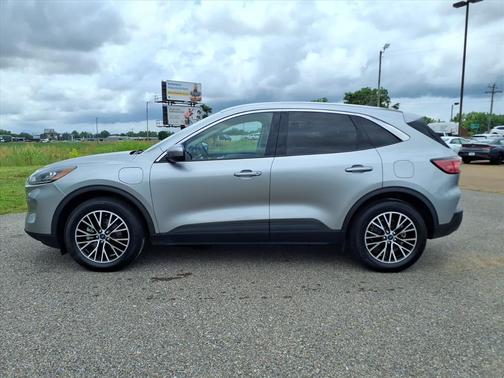Iconic Silver Metallic 2022 Ford Escape PHEV SEL