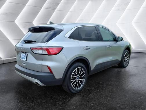 Iconic Silver Metallic 2022 Ford Escape PHEV SEL