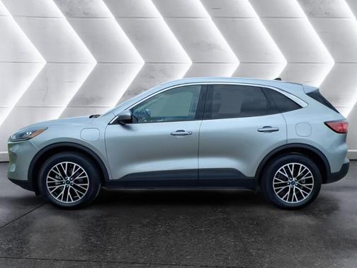 Iconic Silver Metallic 2022 Ford Escape PHEV SEL