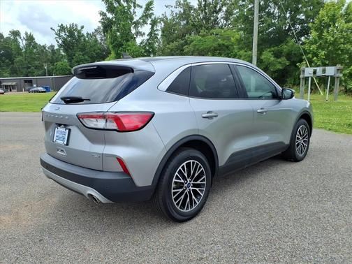 Iconic Silver Metallic 2022 Ford Escape PHEV SEL